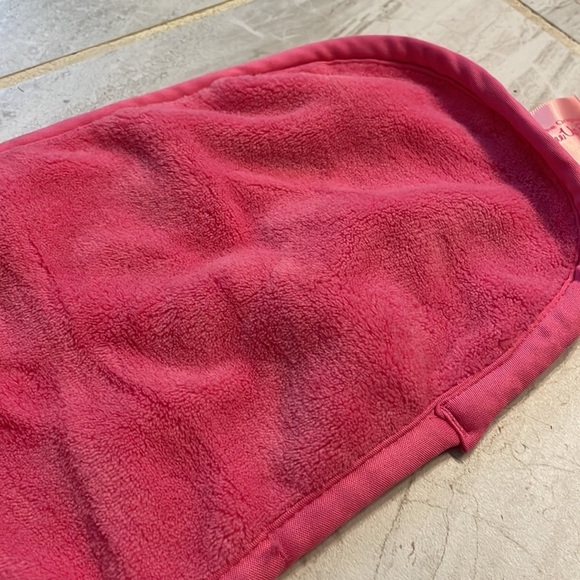 The Original Makeup Eraser Cloth Towel For Makeup Removal And Skincare - Picture 5 of 11